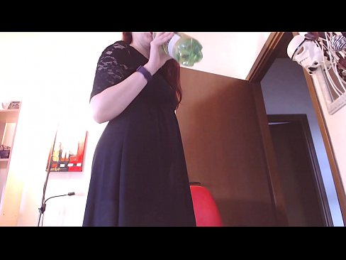 ❤️ En undergiven slav som älskar smutsiga och saftiga trosor tvingas onanera efter att ha sett den här videon! ❤ Sexvideo at us