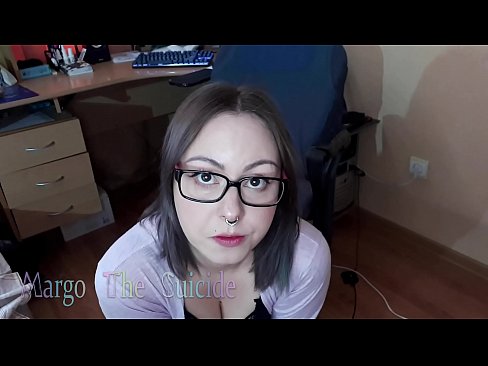 ❤️ Sexig tjej med glasögon suger Dildo djupt på kamera ❤ Sexvideo at us