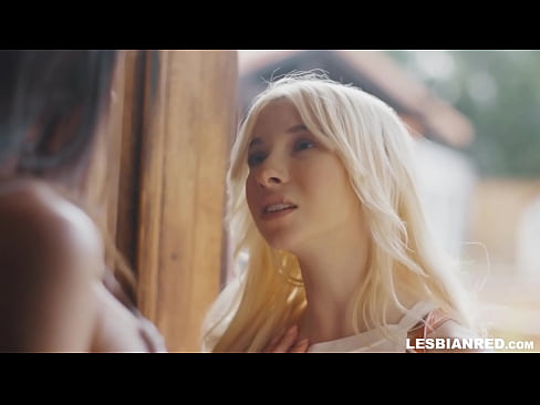 ❤️ Tjejen kommer hem några månader senare och slutar med att äta sin styvmors fitta. ❤ Sexvideo at us