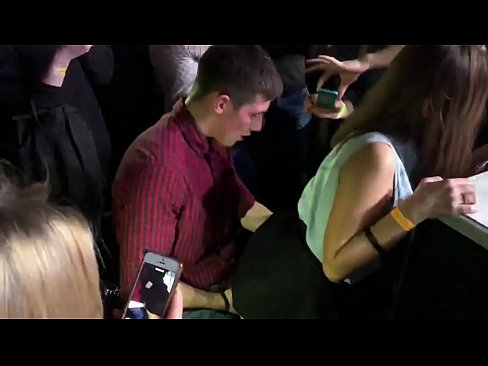 ❤️ Äkta sex på en rysk nattklubb. 18-årig rysk tjej i anus och vagina knullad på en nattklubb. ❤ Sexvideo at us